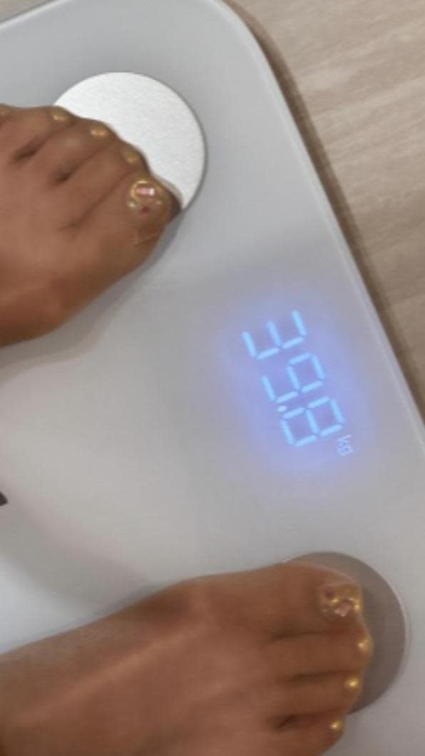 林襄入手全新體重計，並透露自己的體重小幅提升到39.8公斤。（圖／翻攝自林襄Threads）