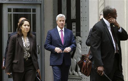 J.P. Morgan CEO Jamie Dimon (C) leaves the U.S. Justice Department after meeting with Attorney General Eric Holder, in Washington September 26, 2013. REUTERS/Gary Cameron