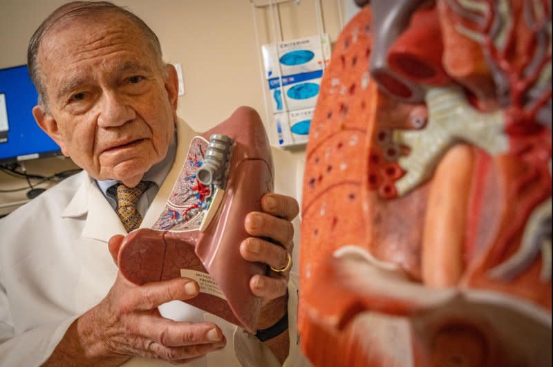 Dr. Norman Edelman, a pulmonologist and professor of internal medicine at Stony Brook University in Stony Brook, N.Y., describes how lungs function using a 3D model at the pulmonary clinic at Advanced Specialty Care at Lake Grove, N.Y. Photo by John Griffin/Stony Brook University