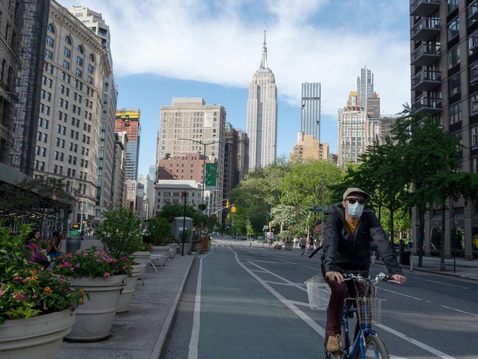 new york city coronavirus man mask