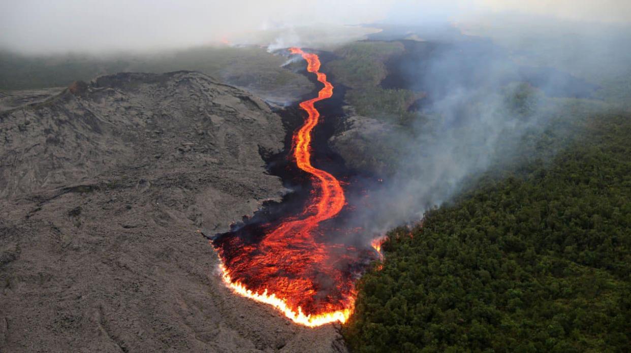 Image d'illustration - Le Piton de la Fournaise en éruption, le 25 octobre 2019 - Richard BOUHET / AFP