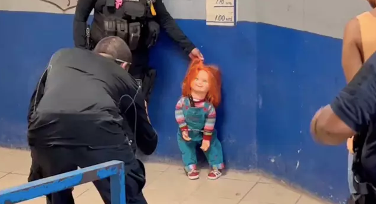 A Chucky doll and its owner were arrested in Mexico (Noticias NRT Mexico)