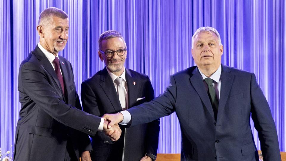 Viktor Orban (r.) will eine neue Rechtsaußenfraktion im Europäischen Parlament gründen. (Bild: dpa)