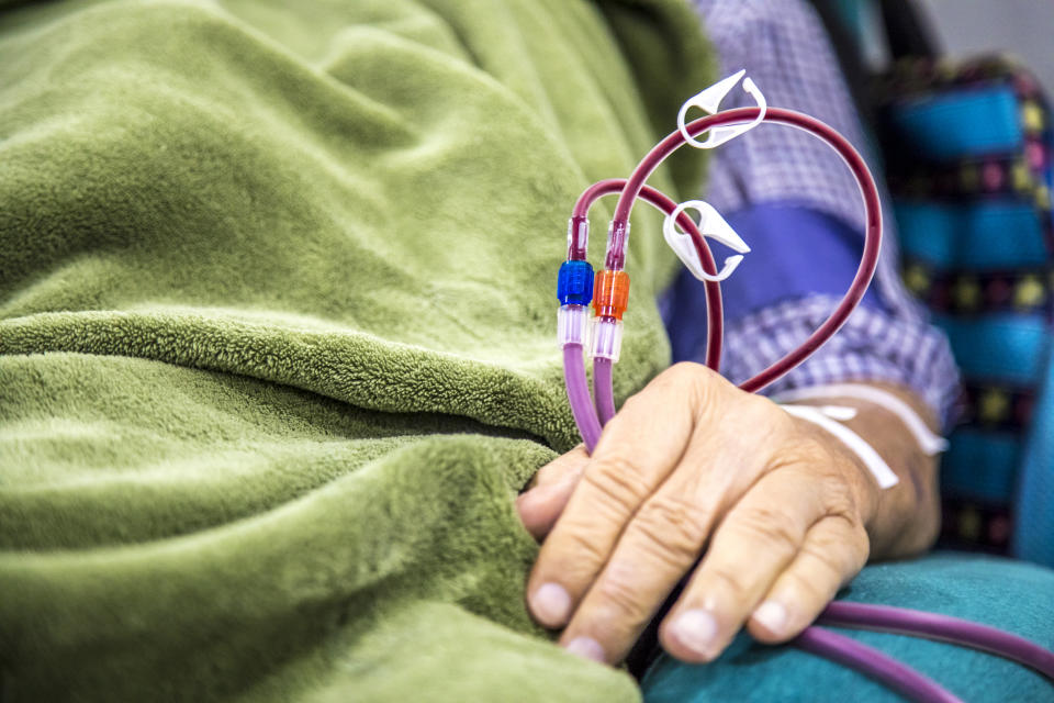 Pasquale siempre se ofreció a donar uno de sus riñones a su hijo, pero los médicos no le dejaban por su edad. (Foto: Getty Images)