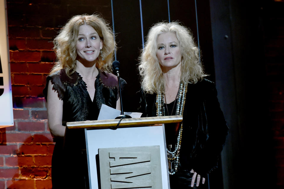 Allison Moorer, left, and sister Shelby Lynne, right, at the 2017 Americana Music Association Honors & Awards in 2017. (Photo: Rick Diamond/Getty Images for Americana Music)