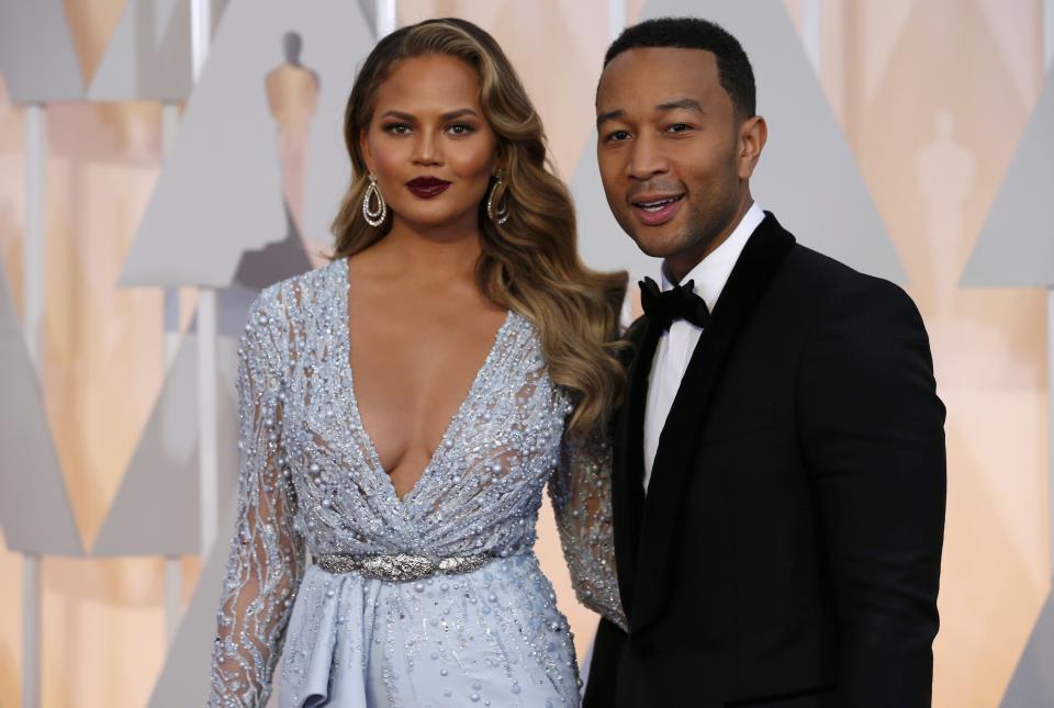 Singer John Legend and wife model Chrissy Teigen arrive at the 87th Academy Awards in Hollywood, California February 22, 2015. REUTERS/Mario Anzuoni (UNITED STATES TAGS:ENTERTAINMENT) (OSCARS-ARRIVALS)