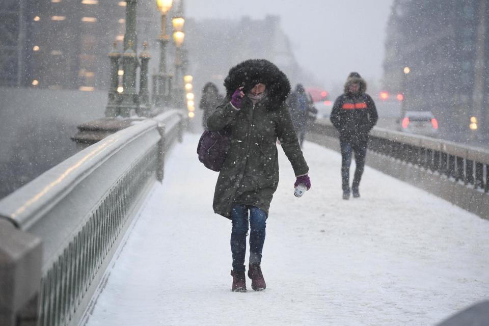 Weather and snow travel news: London snow alert brought forward with up to 5cm hitting south tonight as 'worst travel chaos since Beast from the East expected'