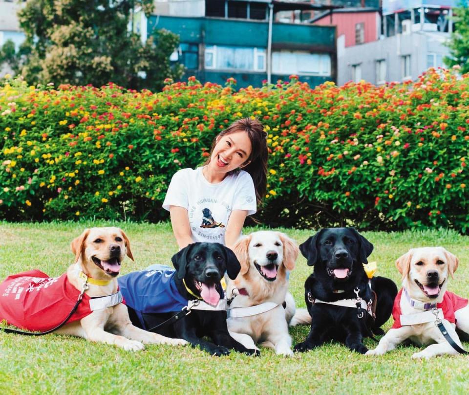 張齡予長期參與公益活動，並連續3年接下惠光導盲犬基金會的導盲犬年度親善大使。（翻攝自張齡予IG）