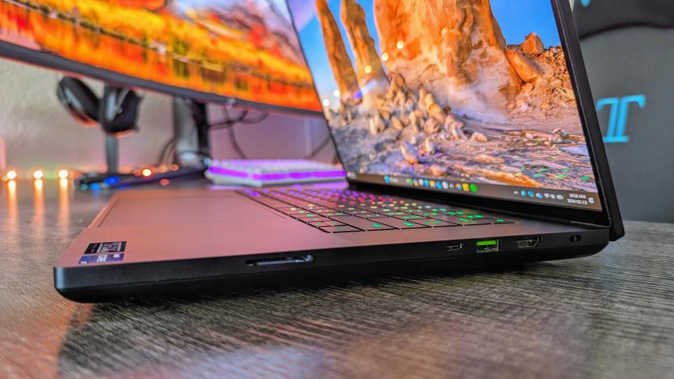 Image of the Razer Blade 16 (2024).