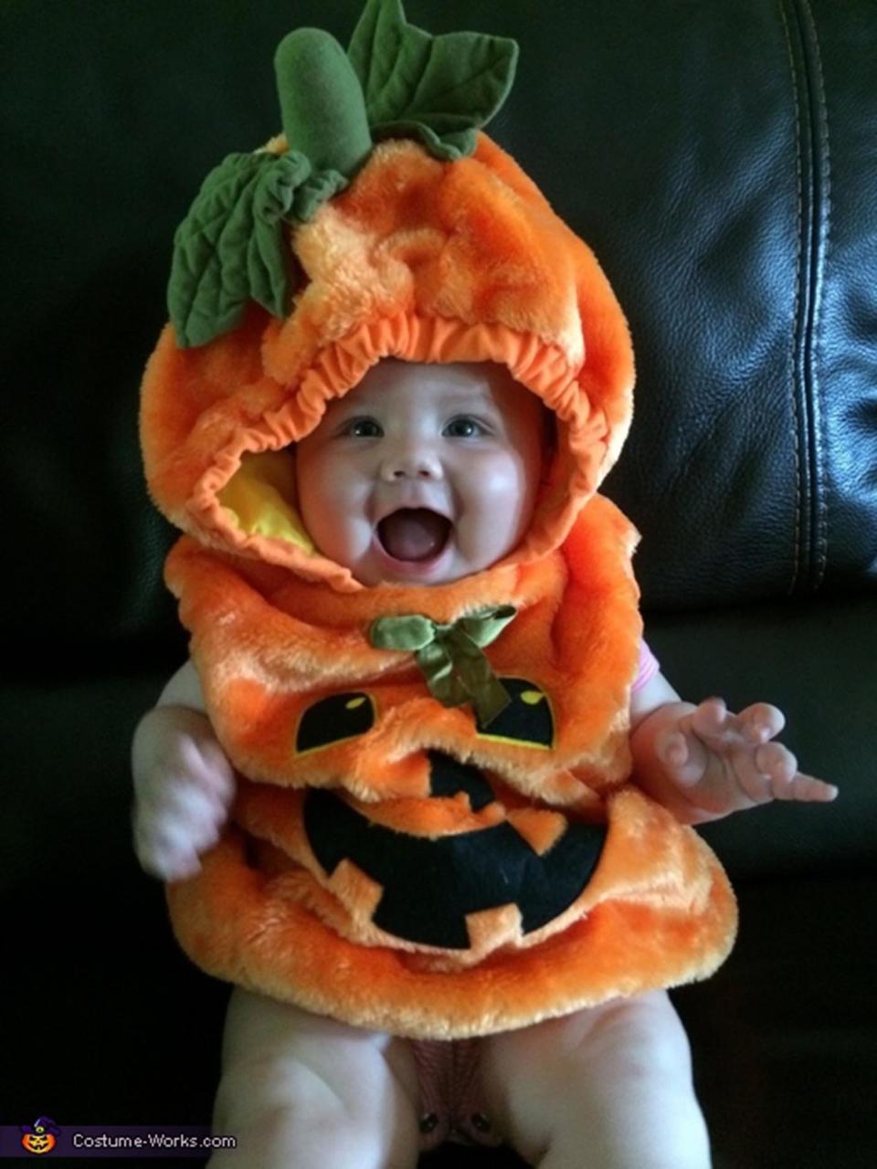 Via <a href="http://www.costume-works.com/costumes_for_babies/punkin.html" target="_blank">Costume Works</a>