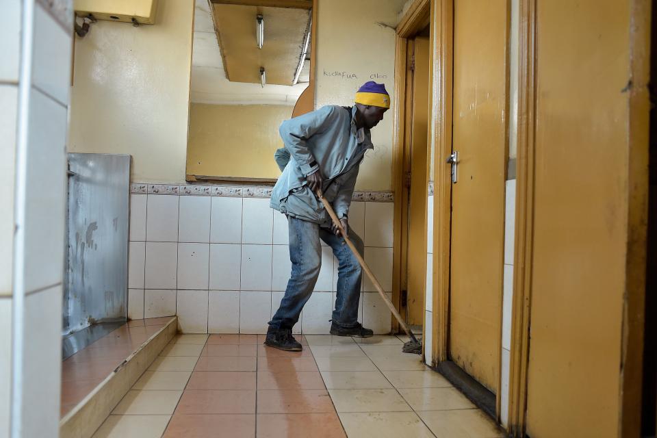 <p>Public toilets in the Kawangware district of Nairobi, Kenya. (Photo: Simon Maina/AFP/Getty Images) </p>