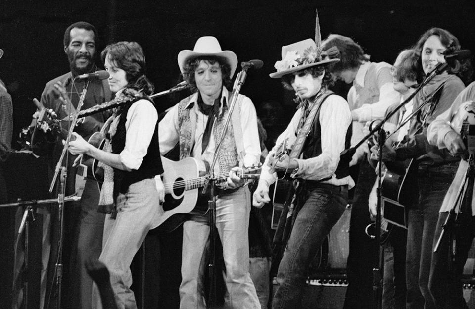 Entertainers Joni Mitchell, Richie Havens, Joan Baez, Jack Elliott, and Bob Dylan perform at a Madison Square Garden benefit concert for Rubin "Hurricane" Carter on December 08, 1975