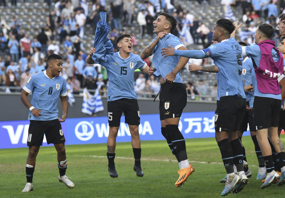 Players of Uruguay celebrate their team's win over Israel at the end of a FIFA U-20 World Cup semifinal soccer match at the Diego Maradona stadium in La Plata, Argentina, Thursday, June 8, 2023. (AP Photo/Gustavo Garello)