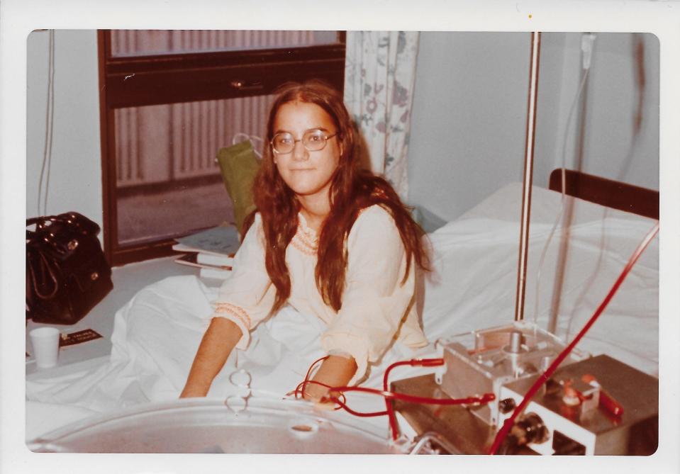 Sharon Stakofsky-Davis receiving dialysis when she was 14, before getting a kidney transplant from her father in 1972.