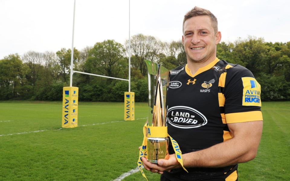 Jimmy Gopperth with the 2017 Aviva Premiership player of the year award - Getty Images Europe