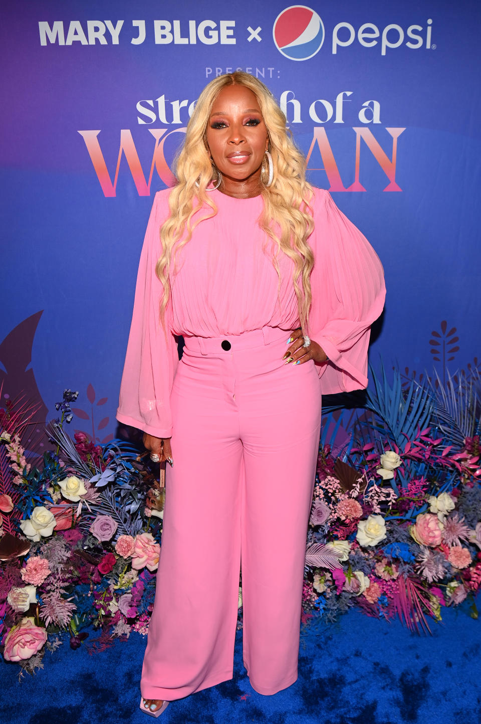 Mary J. Blige wearing pink