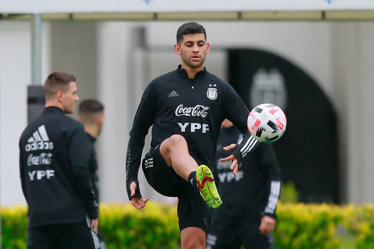 El chico de tapa: Cuti Romero causa asombro en la selección