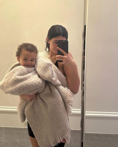 <p>Kylie Jenner/Insagram</p> Kylie jenner is bundled up with her son Aire