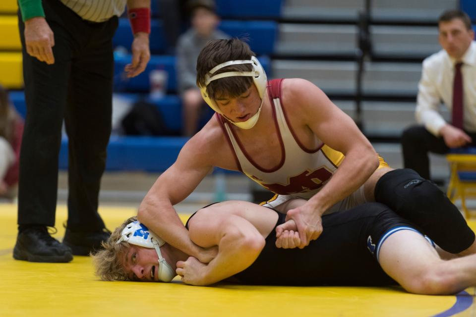 Mater Dei's Brody Baumann (top) won a major decision over Memorial's Aiden Farmer, 18-8, in the championship match of the 170-pound division in the SIAC meet on Saturday at Castle. The Wildcats took their 12th successive SIAC team title.
