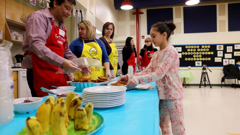 Private donation fuels Fort McMurray breakfast club for kids affected by wildfire