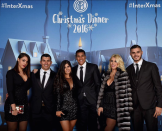 <p>La esposa del capitán del equipo italiano se mostró muy sexy con un minivestido negro, el cual daba todo el protagonismo al escote. - Foto Instagram.com/wanda_icardi </p>