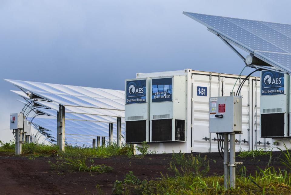 <span class="caption">Hybrid power has become standard in Hawaii as solar power saturates the grid.</span> <span class="attribution"><a class="link " href="https://images.nrel.gov/MX/Profiles/en/default/#/main/single/95986513-9905-4d71-86d2-6535e97e053f" rel="nofollow noopener" target="_blank" data-ylk="slk:Dennis Schroeder/NREL;elm:context_link;itc:0;sec:content-canvas">Dennis Schroeder/NREL</a></span>