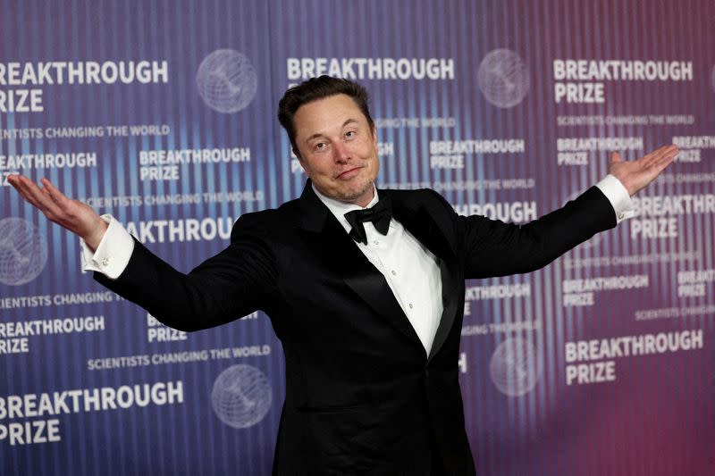 FILE PHOTO: Elon Musk at awards ceremony in Los Angeles
