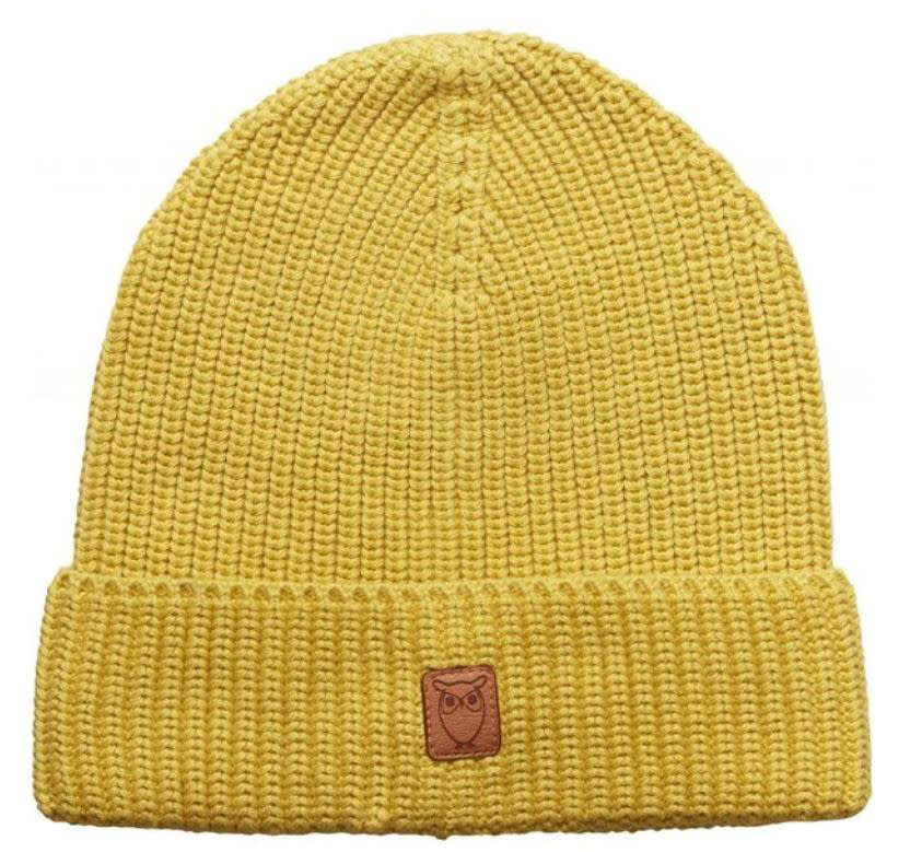 Eine Beanie wie die von Knowledge Cotton Apparel passt unter den Weihnachtbaum wie Boots in den Winter. Preis: um 30 Euro. (Bild: marlowe-nature.de)