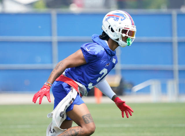 WATCH: Bills fans give Damar Hamlin warm welcome at training camp