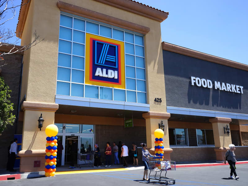SIMI VALLEY - JUN 16: Aldi Store grand opening on June 16, 2016 in Simi Valley, California.  Aldi is a low price grocery outlet that is rapidly expanding in the USA.