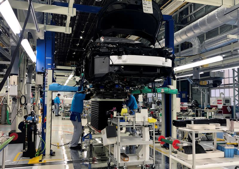 Toyota Motor agreed to give factory workers their biggest pay increase in 25 years on Wednesday, heightening expectations that bumper pay raises will give the central bank leeway to make a key policy shift next week