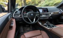 <p>The X5's instrument cluster is fully digital, and it and the 12.3-inch central display boast new software with crisp, clear graphics and easy-to-understand menu structures accessed via the familiar iDrive controller.</p>