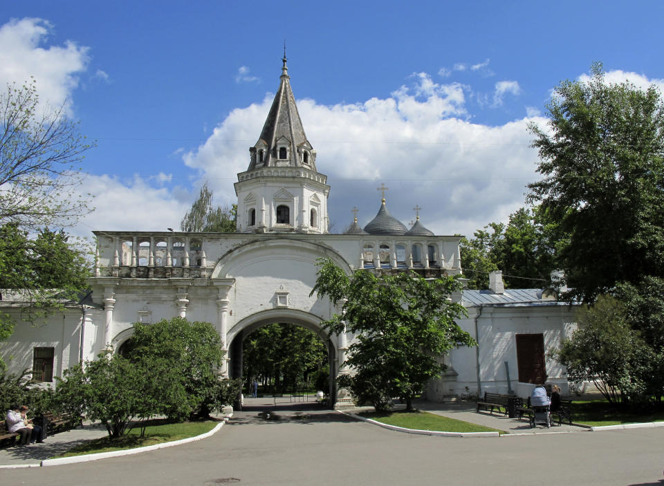 This June 4, 2012 photo shows the 17th Century front gate of the Czars’ Yard on Izmailovo’s Silver Island in northern Moscow. The yard is part of the onetime country estate where Peter the Great learned to sail. (AP Photo/Jim Heintz)