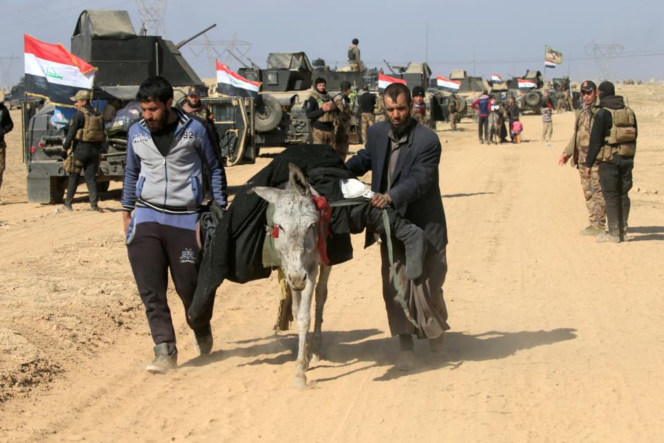 <p>Displaced Iraqis flee their homes during a battle with Islamic State militants ,in district of Maamoun in western Mosul,Iraq February 23, 2017. (Alaa Al-Marjani/Reuters) </p>