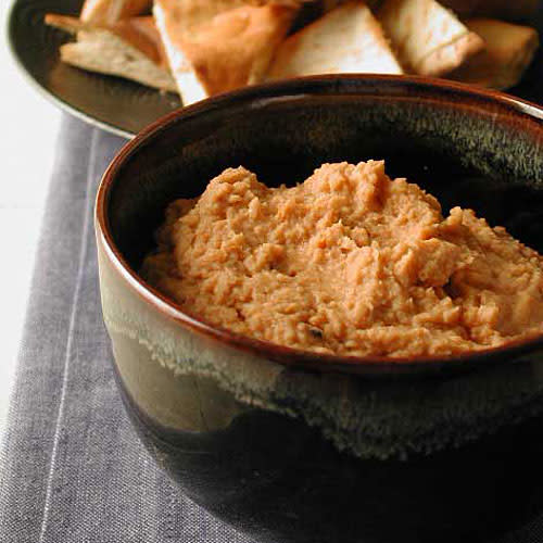 Garlic and Sun-Dried Tomato Hummus