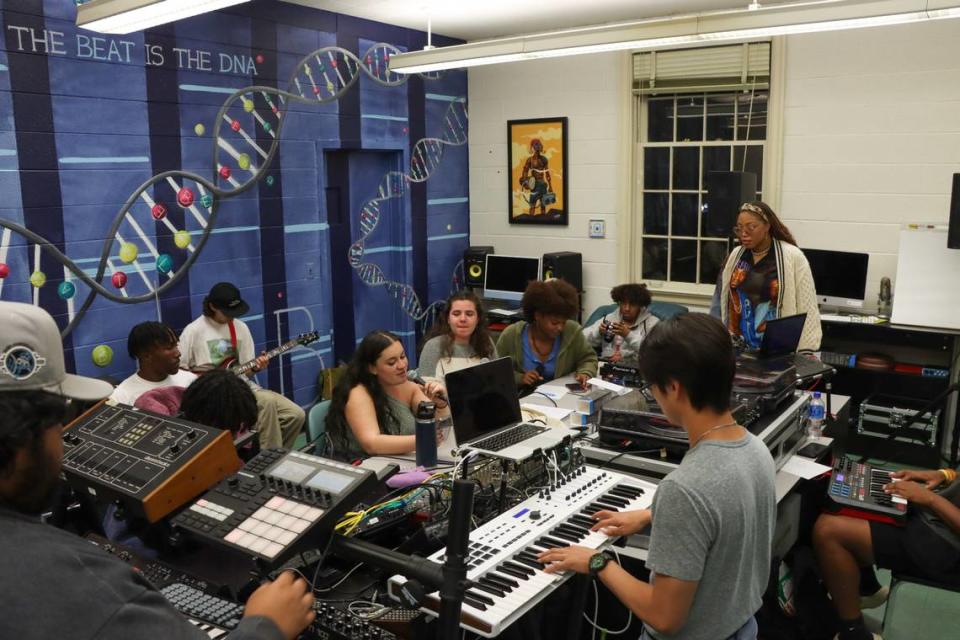 In a beat-making lab class at UNC-Chapel Hill, Maya Shipman, who performs and produces under the name Suzi Analogue, walks students through artist and song origins, how they appear in new songs, and the integration of samples into songs.