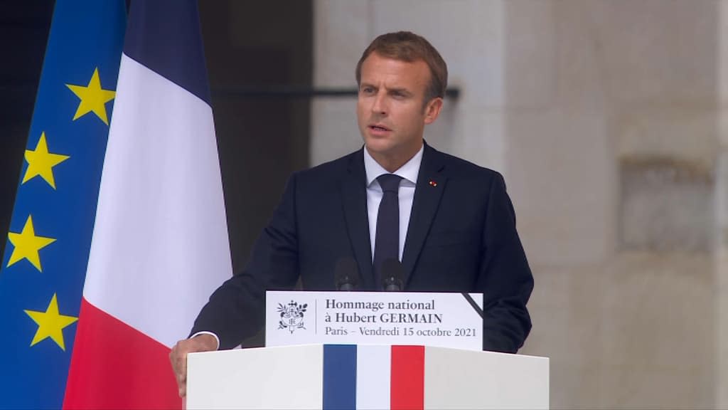 Emmanuel Macron aux Invalides, vendredi 15 octobre 2021. - BFMTV