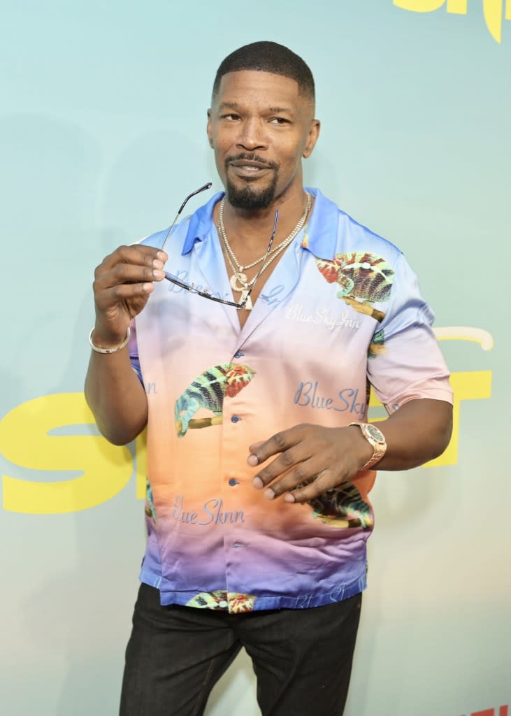 Jamie Foxx Enjoys Cabo Trip With Girlfriend Alyce Huckstepp