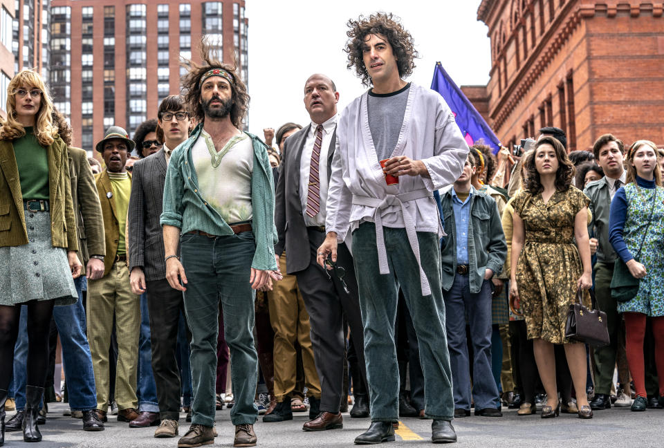 THE TRIAL OF THE CHICAGO 7 (L-R) CAITLIN FITZGERALD as DAPHNE O’CONNOR, ALAN METOSKIE as ALLEN GINSBURG, ALEX SHARP as RENNIE DAVIS, JEREMY STRONG as JERRY RUBIN, JOHN CARROLL LYNCH as DAVID DELLINGER, SASHA BARON COHEN as ABBEY HOFFMAN, NOAH ROBBINS as LEE WEINER. NICO TAVERNISE/NETFLIX © 2020.