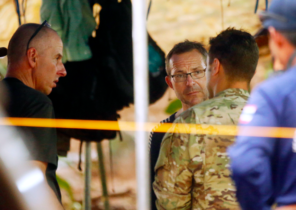 Divers Richard Stanton, left, and John Volanthen, centre, talk to US Special Operations Command Pacific Search and Rescue team personnel (Picture: PA)