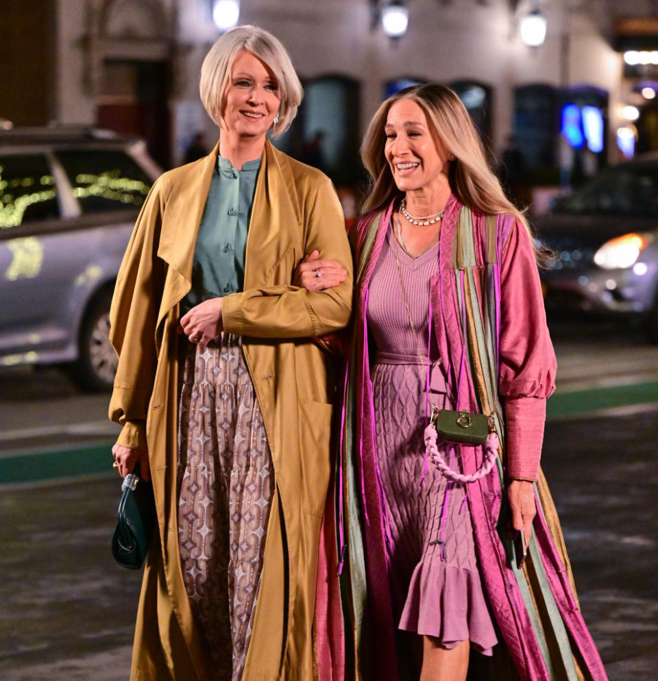 Cynthia Nixon and Sarah Jessica Parker pictured on the set of And Just Like That...November 2021. (Getty Images)