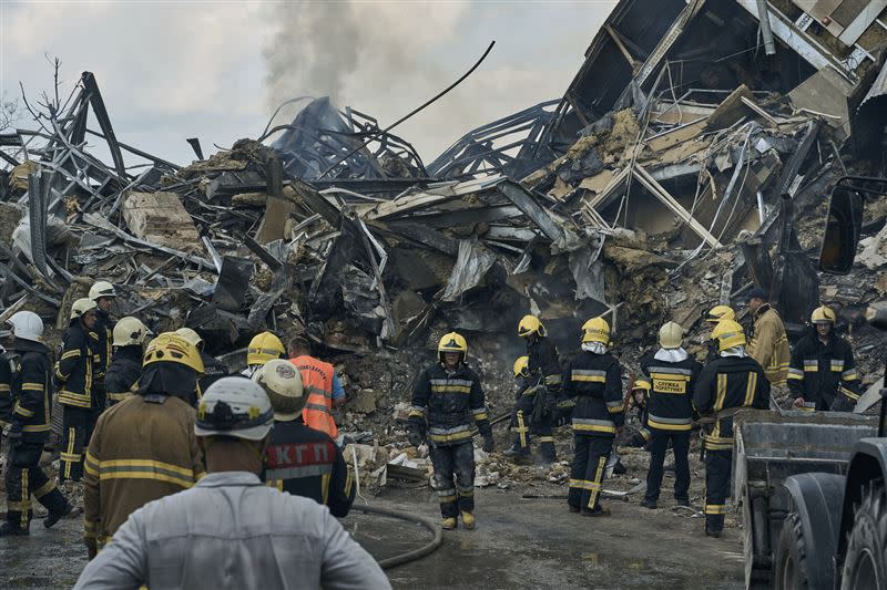 俄軍連3晚空襲烏南港口，造成至少2死20多傷。（圖／美聯社／達志影像）