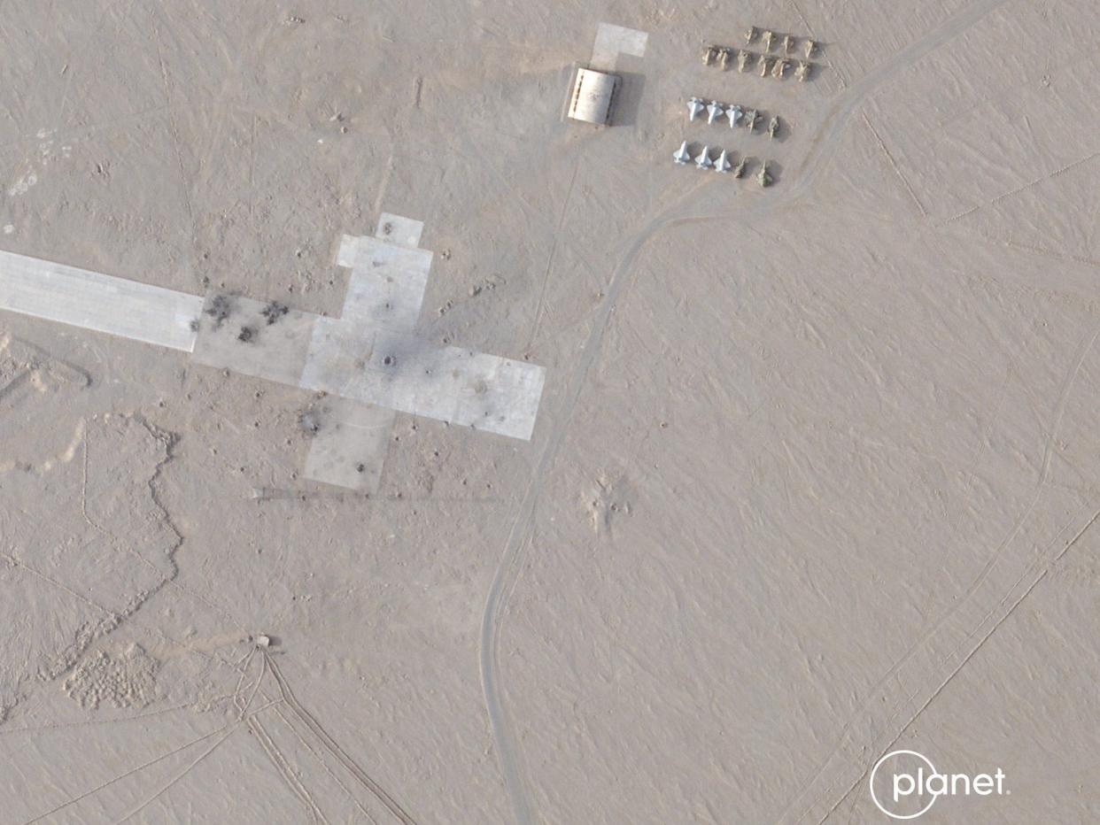 A satellite image of Chinese mockups of US aircraft in the Taklamakan Desert.