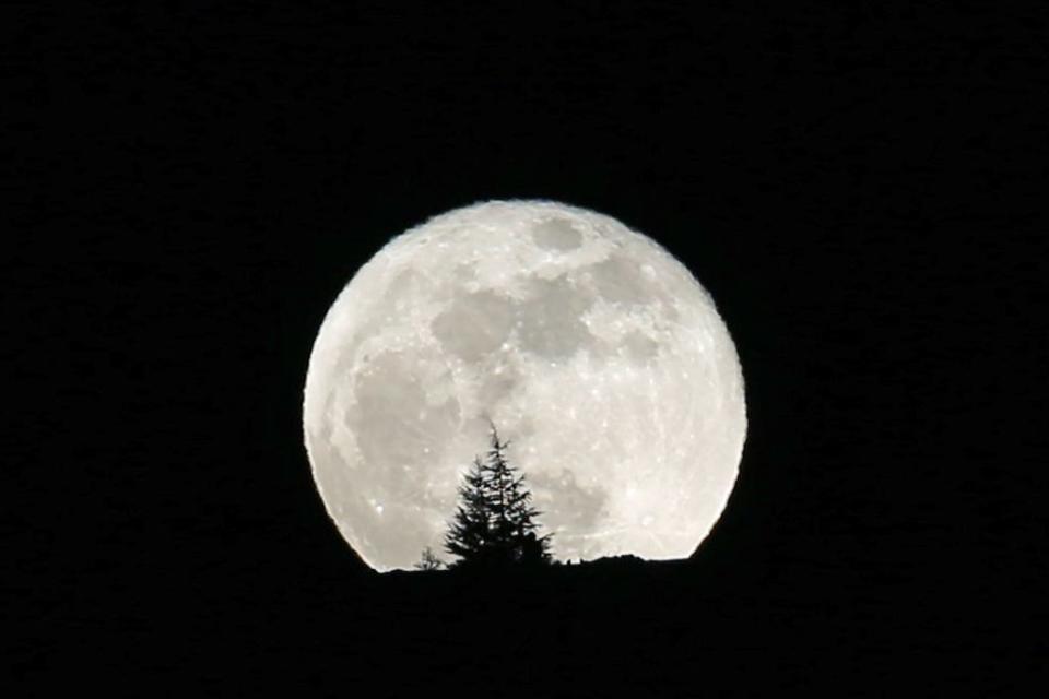 Supermoon of 2018 over Turkey’s Kayseri