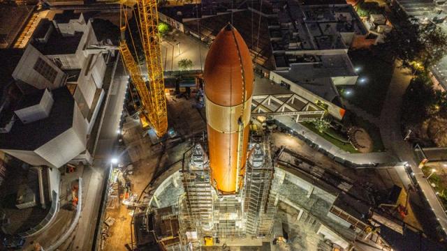 Space shuttle Endeavour goes vertical, is hoisted for display in Exposition  Park – Daily News