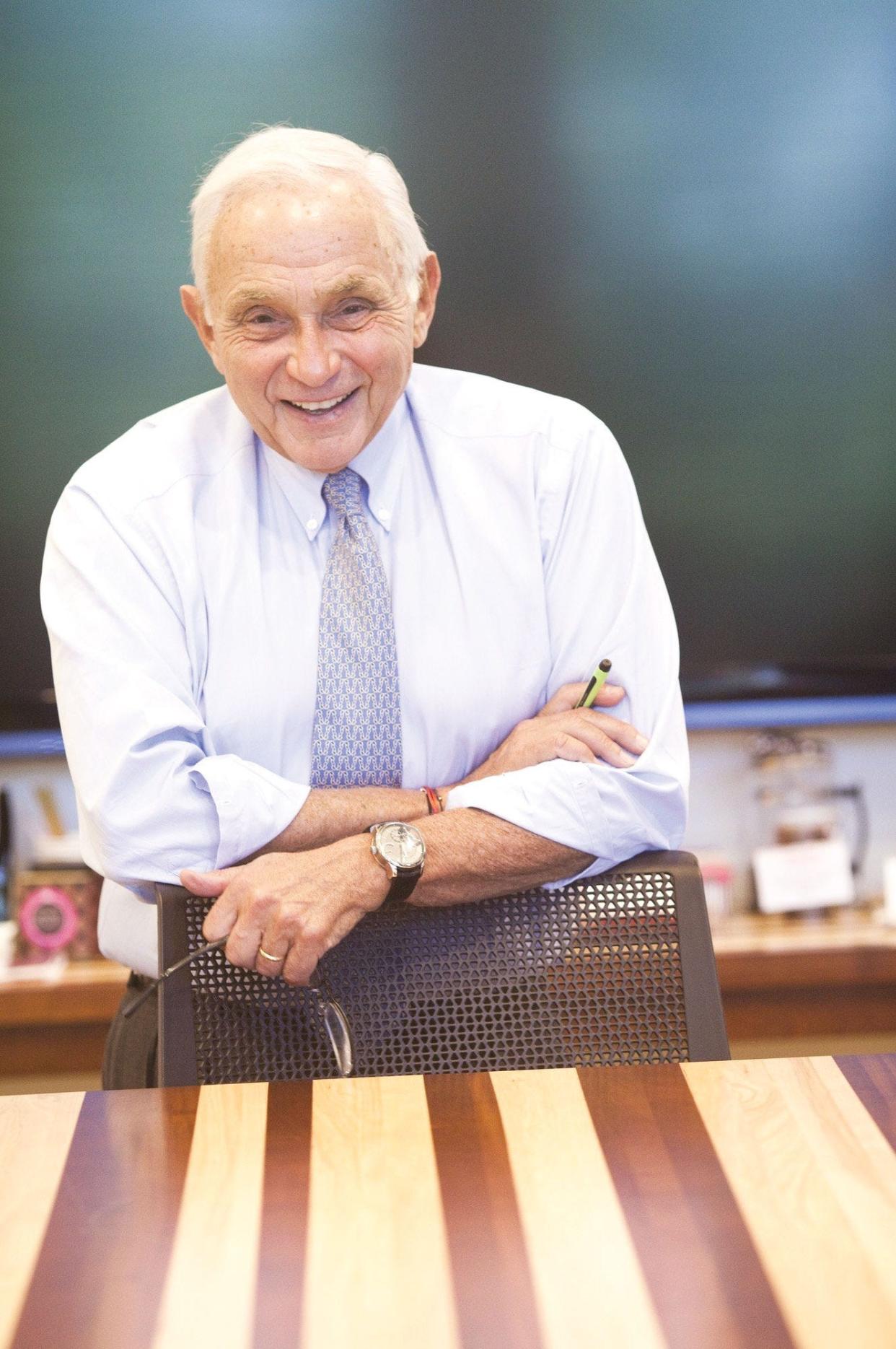 Les Wexner is stepping down from his position as chair of the Columbus Partnership.