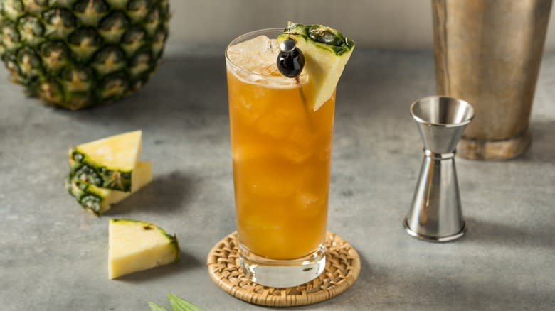 Bahama Mama cocktail