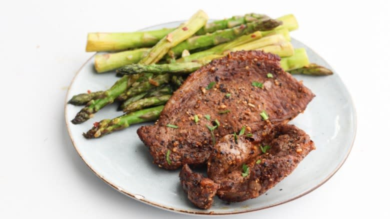 Steak and asparagus