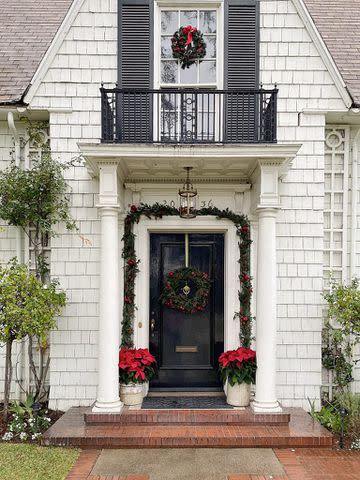 <p><a href="https://my100yearoldhome.com/ideas-for-christmas-decorating/" data-component="link" data-source="inlineLink" data-type="externalLink" data-ordinal="1">My 100 Year Old Home</a></p>