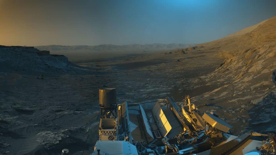 A concepção artística das duas imagens combinadas revela a beleza do cenário de Marte onde está o Curiosity (Imagem: Reprodução/NASA/JPL-Caltech)